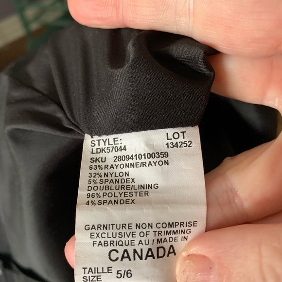 Le Chateau BNWT above the knee black skirt. - Picture 6 of 6